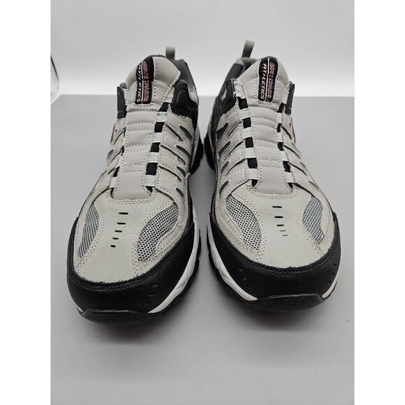 Skechers Men's Black and Gray Athletic Shoes Like New - Picture 2 of 10